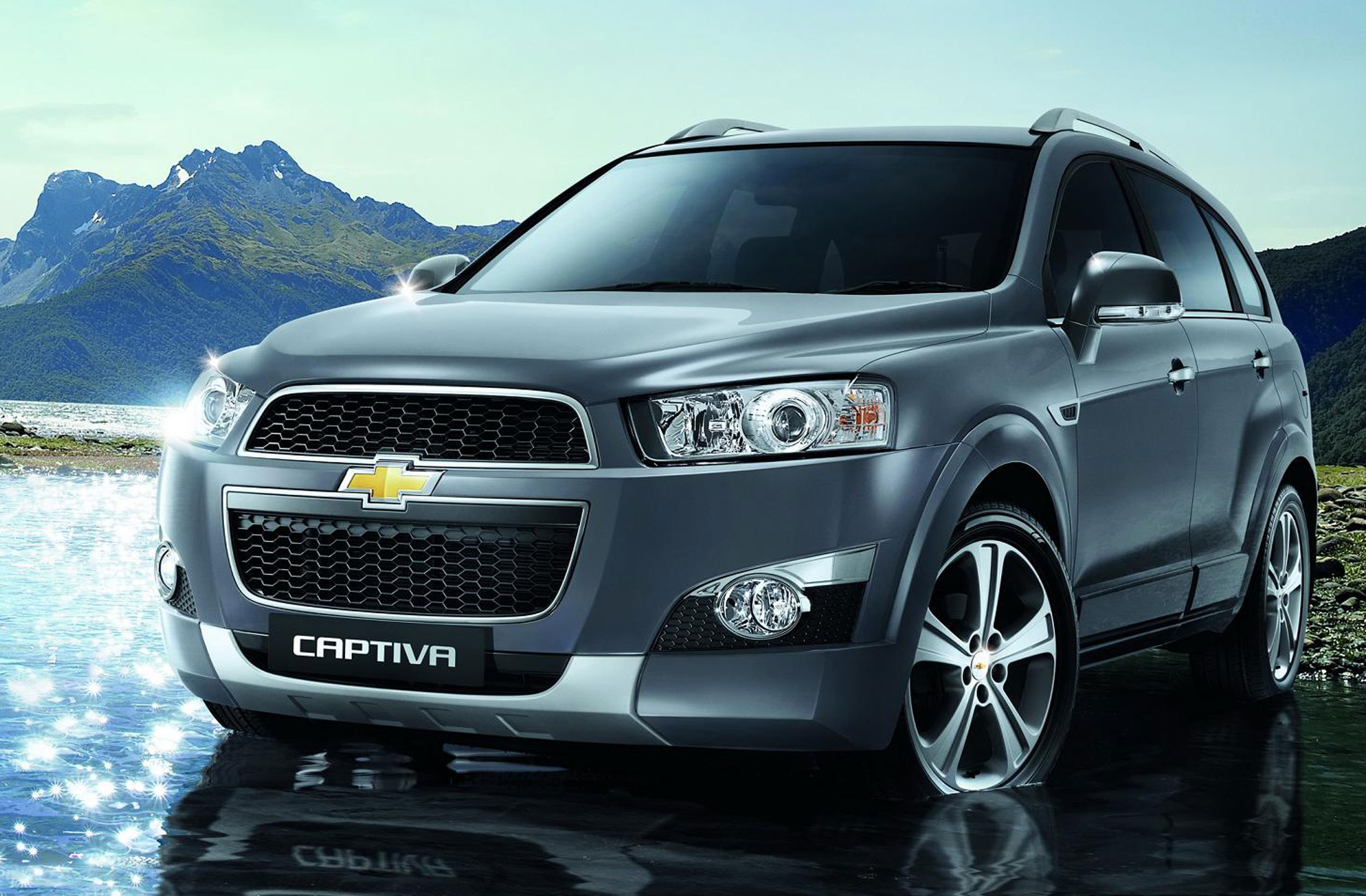 Beautiful car Chevrolet Captiva 2014, in Moscow wallpapers 
