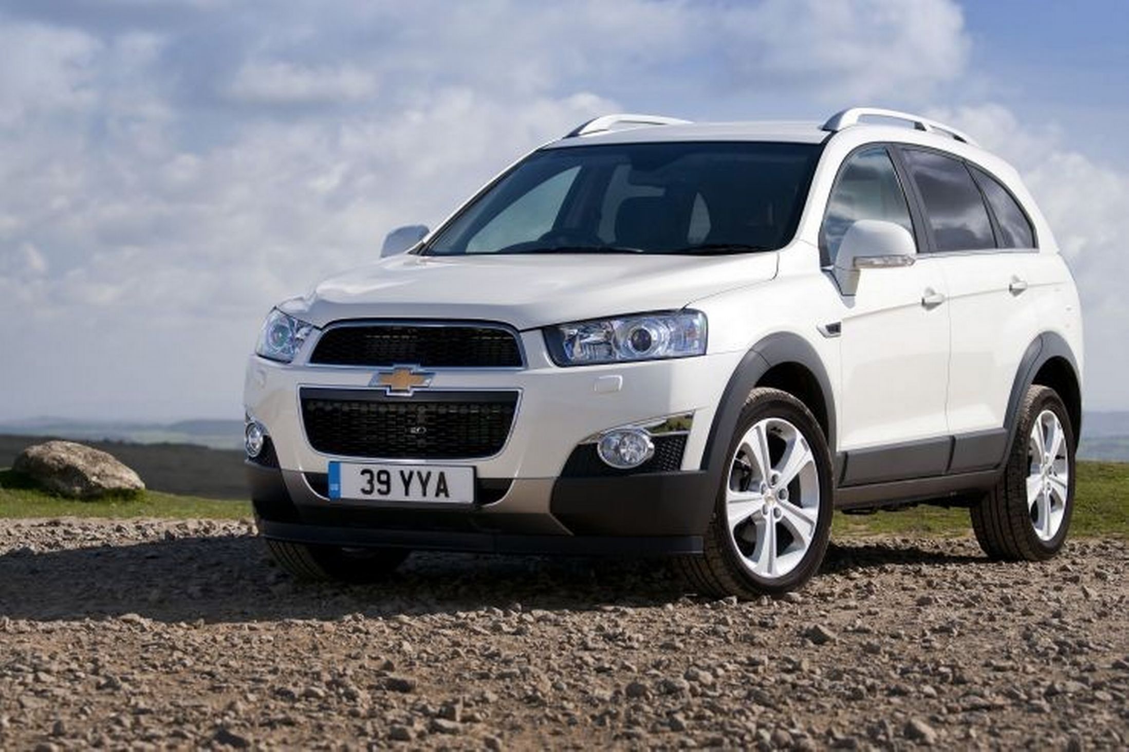 Reliable car Chevrolet Captiva 2014 wallpapers and images 