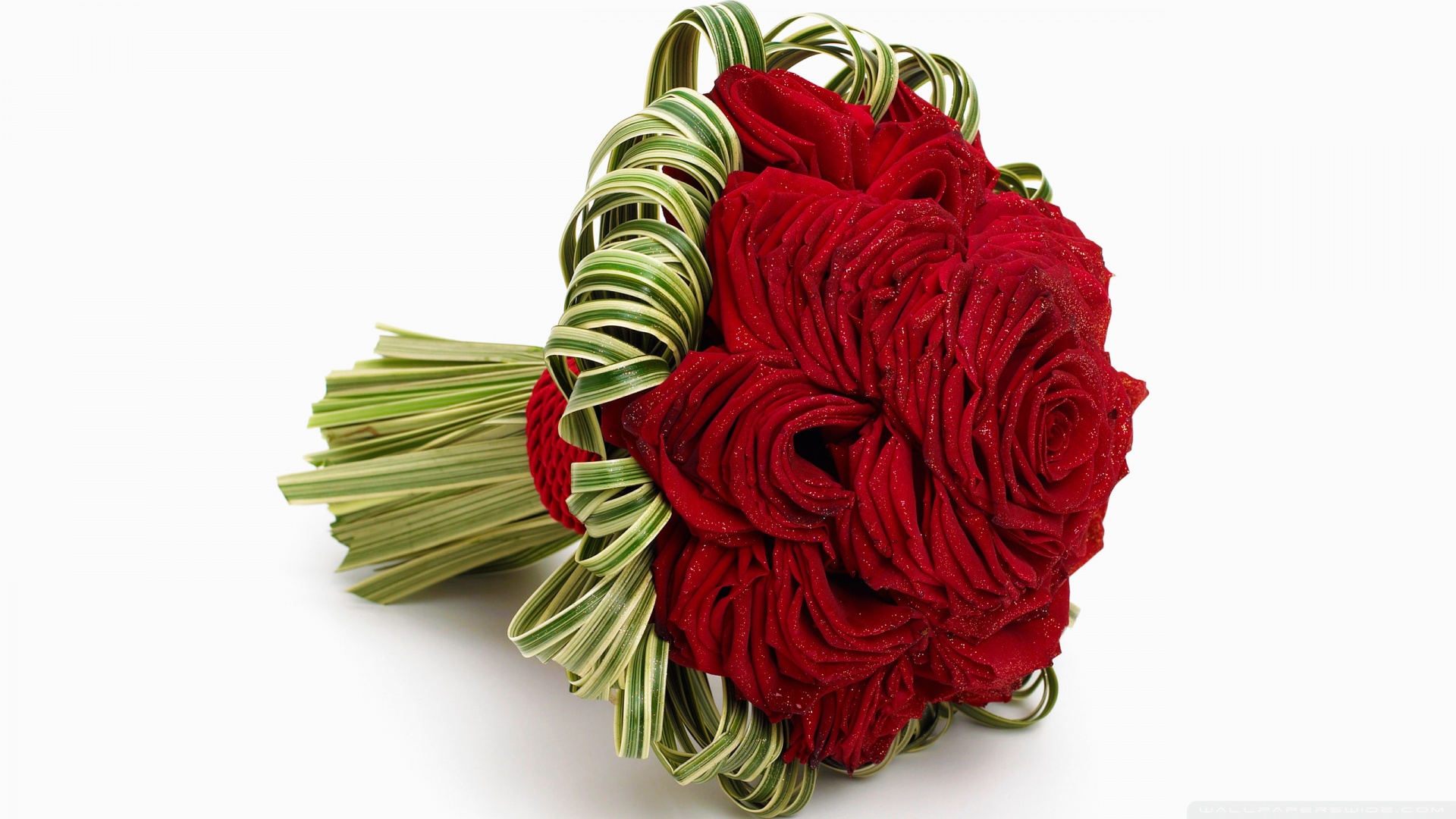Red roses in a beautiful wedding bouquet wallpapers and ...