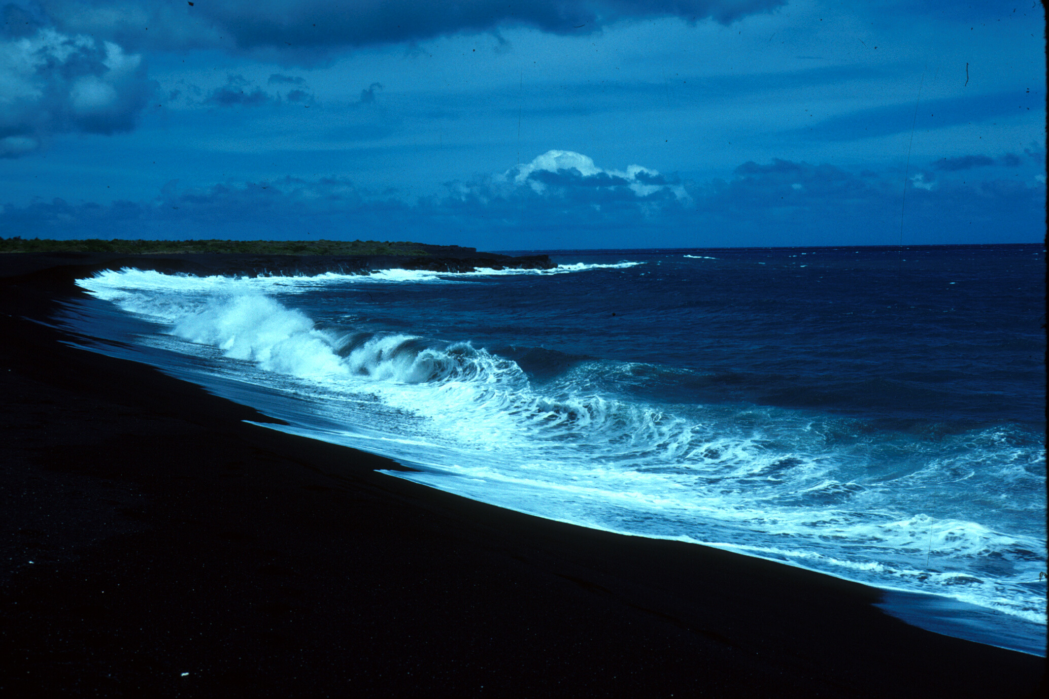 Beach of black sand wallpapers and images - wallpapers, pictures, photos