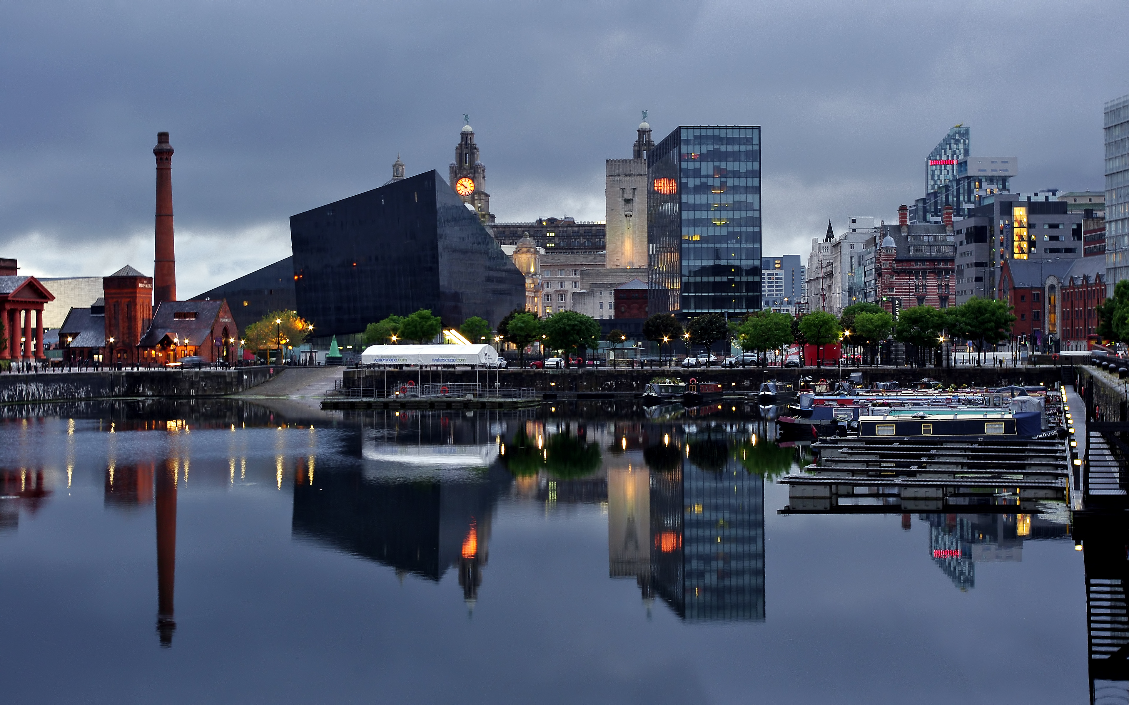Liverpool City in the evening, England wallpapers and images