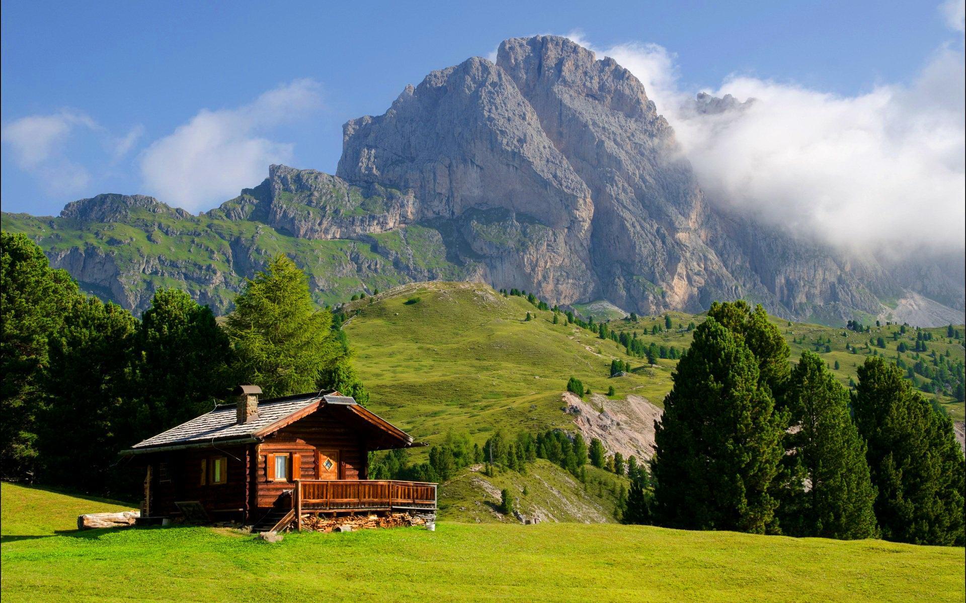 Lonely house in the ski resort of Val Gardena, Italy wallpapers and