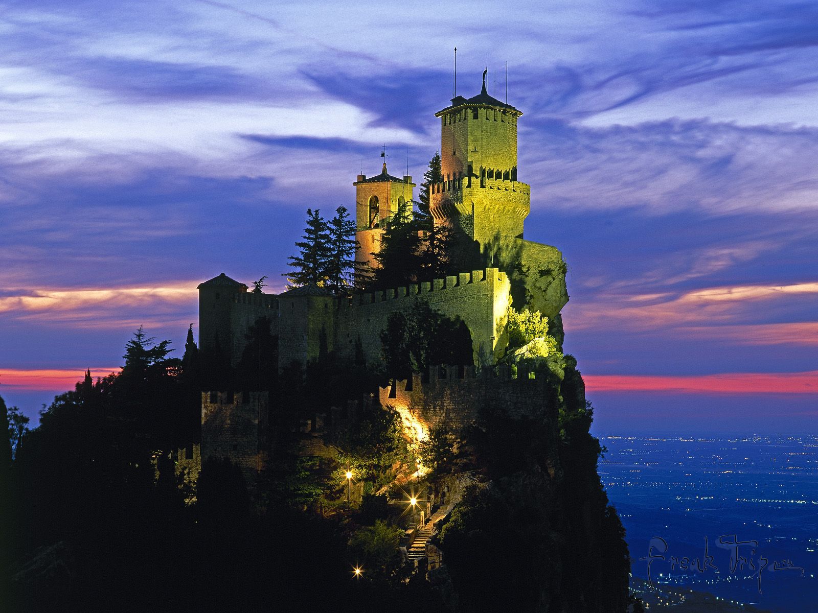 Night Lights in San Marino, Italy wallpapers and images - wallpapers, pictures, photos