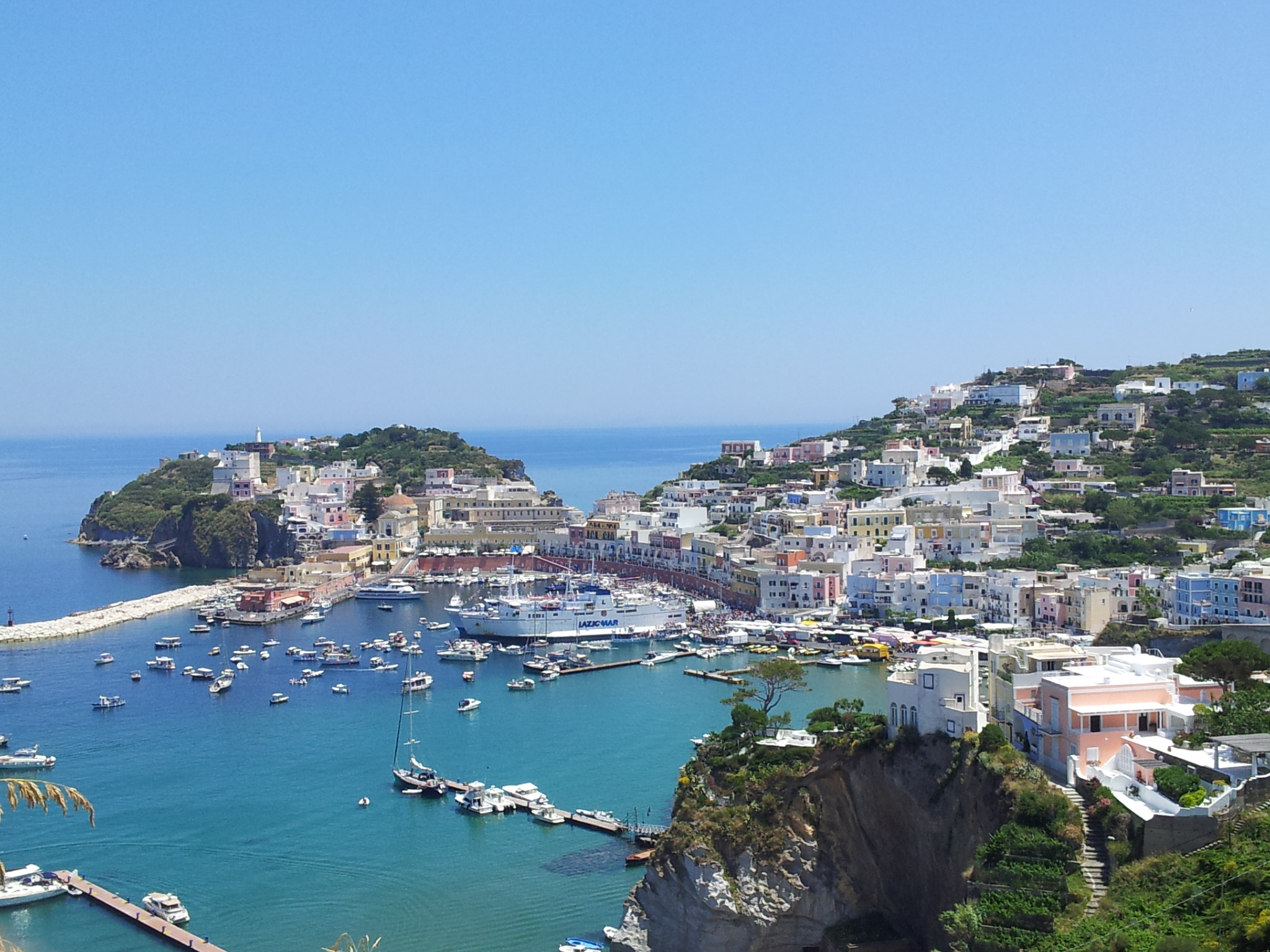 Town on the shores of the island of Ponza, Italy wallpapers and images - wallpapers, pictures ...
