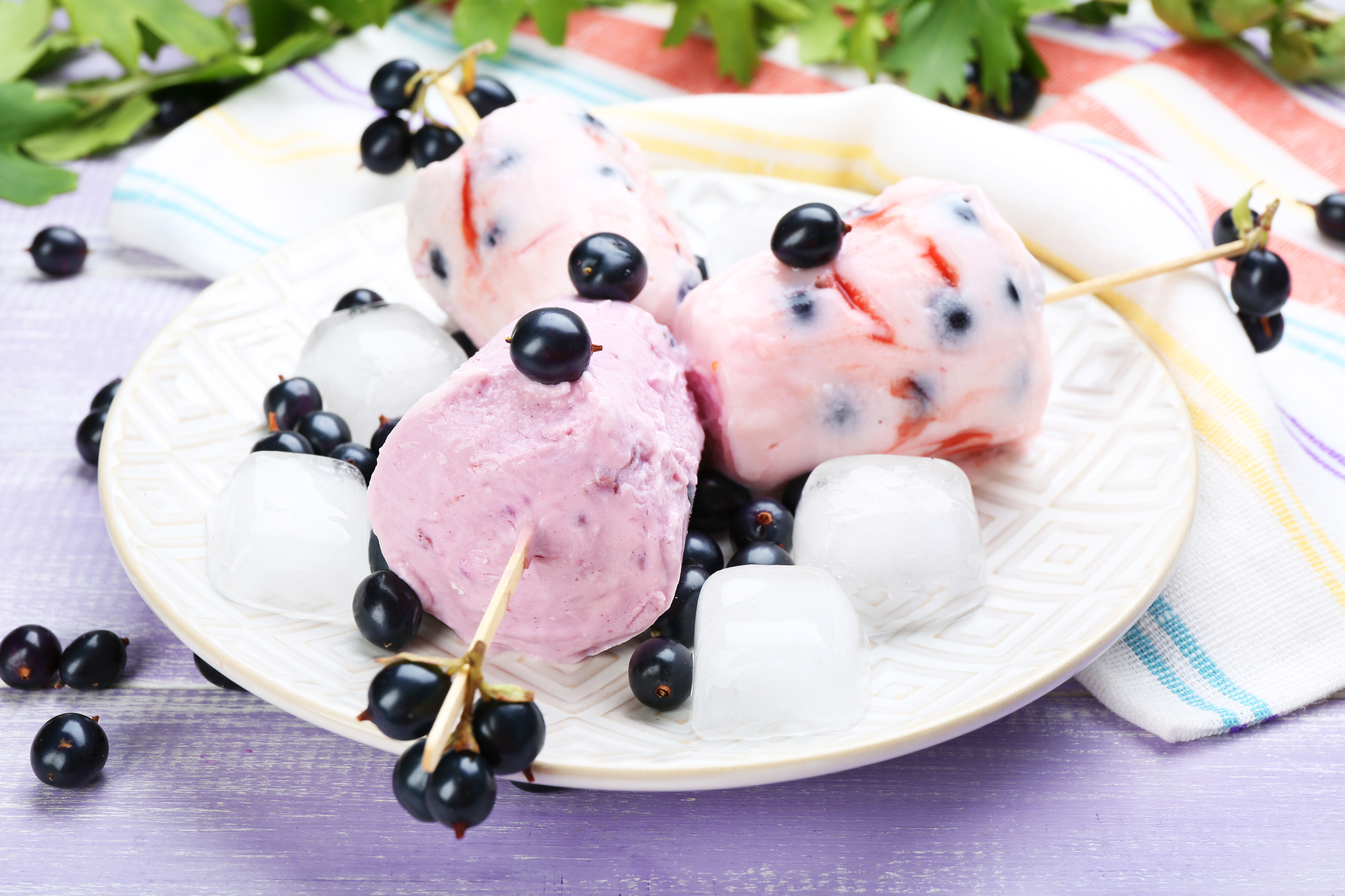 Фруктовое мороженое с ягодами черной смородины - обои для ...
 Мороженое с Ягодами