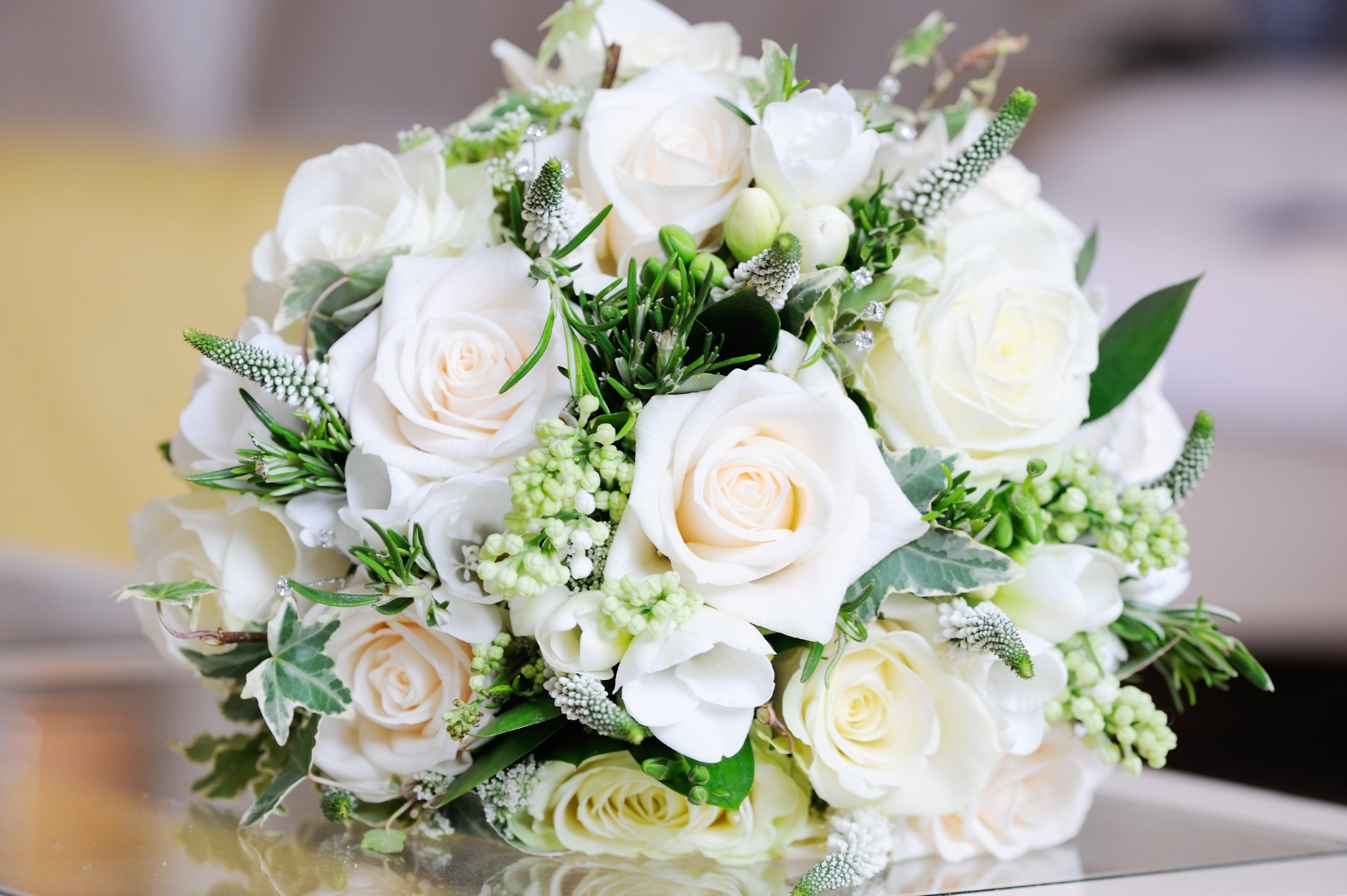 2017Nature___Flowers_Delicate_wedding_bouquet_of_white_roses_114224_.jpg