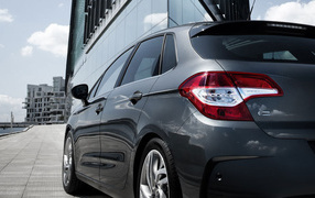 Citroen C4 в городе