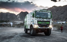 Грузовой автомобиль на дакар 2015