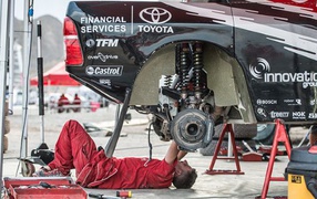 Ремонт во время Дакар 2015