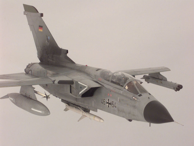 Реактивный самолет в тумане