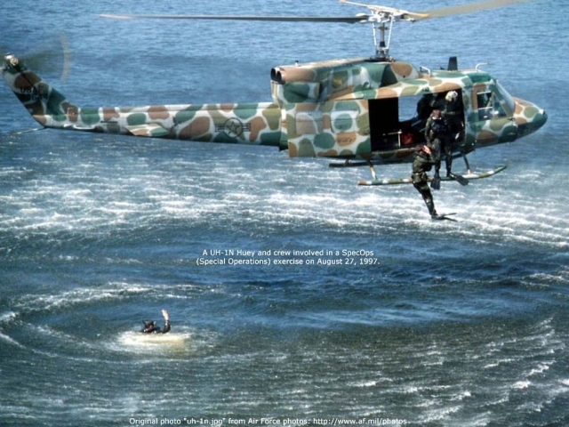 Спасательный вертолет