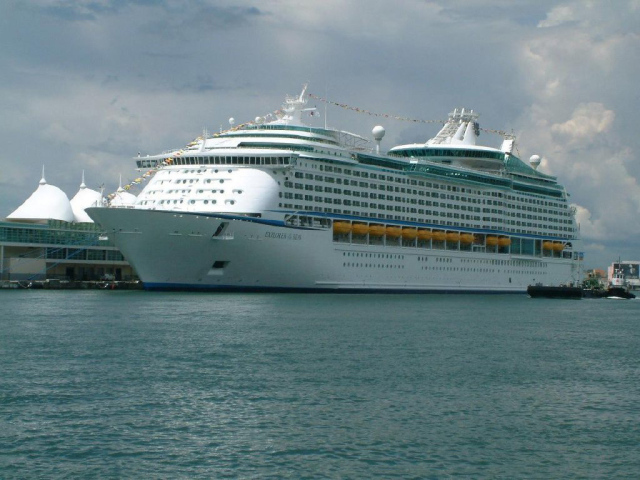 Круизный лайнер - обои для рабочего стола