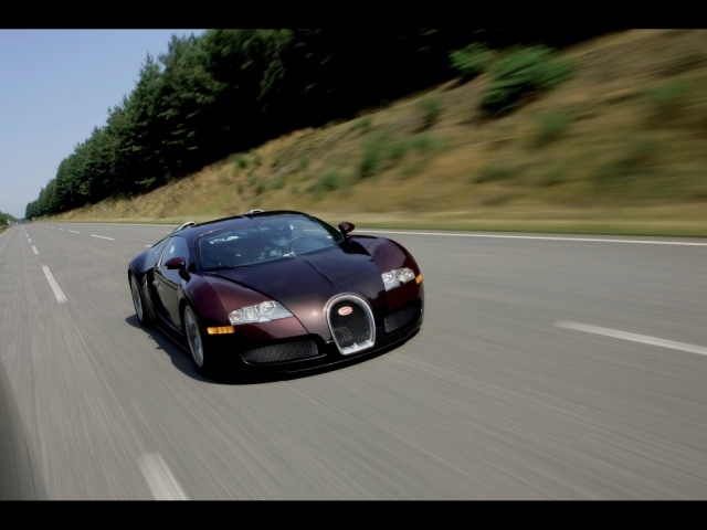 Мощный Bugatti Veyron