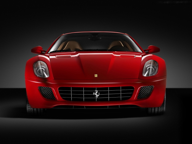 Спортивная авто Ferrari вид спереди