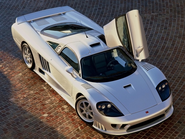Серебрянный Saleen S7