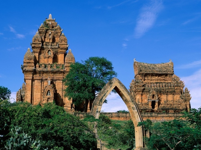 Древний храм Po Klong Garai
