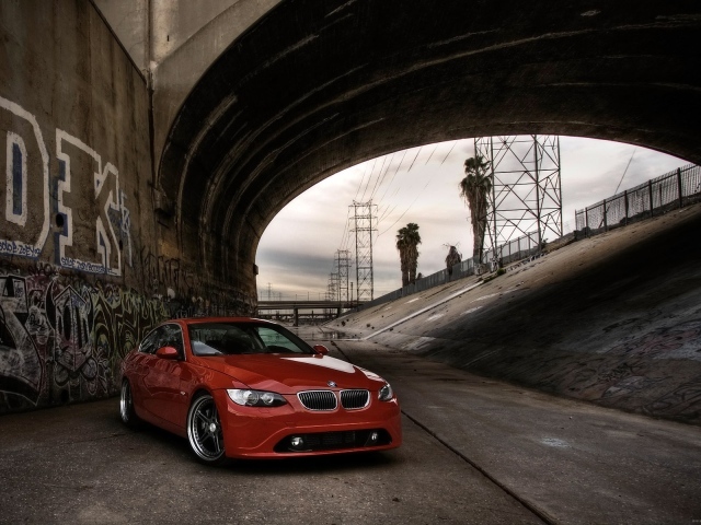 Красный BMW
