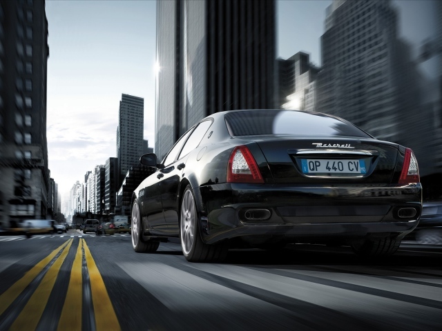 Черный Maserati