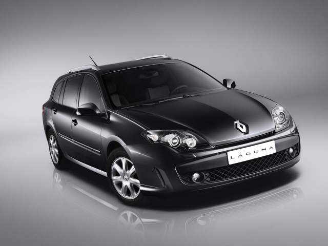 Черная Renault Laguna