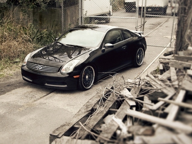 Черный спортивный авто