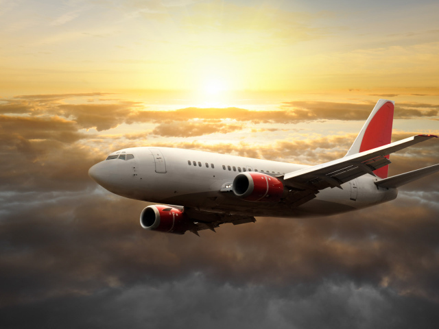 Самолет в небе над облаками