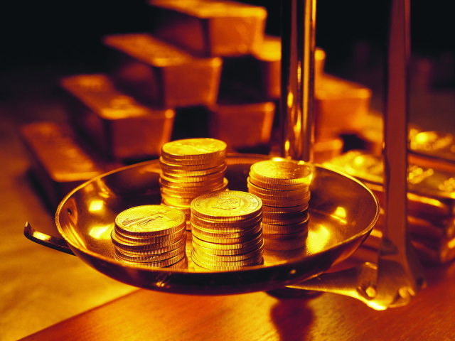 Монеты на весах