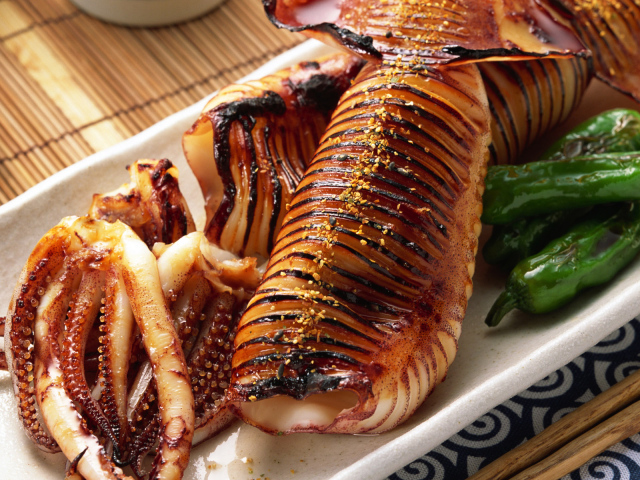 Осьминог приготовленный полностью