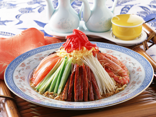 Мясо и креветки