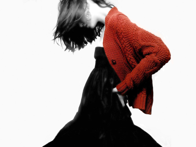 Красавица в черном платье