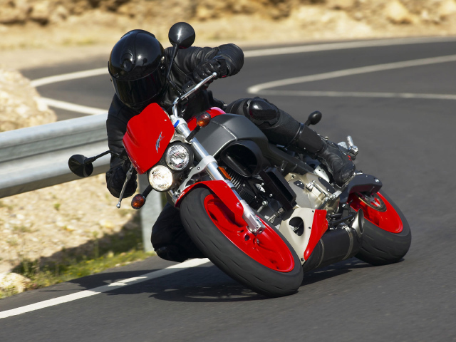 Красный спортивный байк