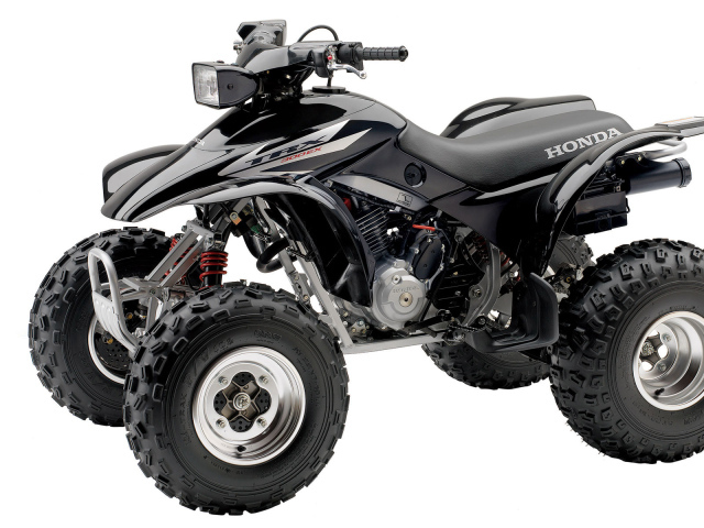 Черный Байк Honda квадроцикл
