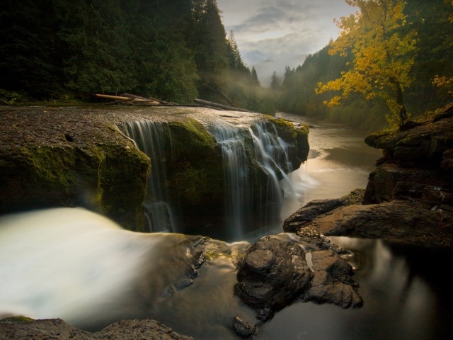 Водопад Lewis River