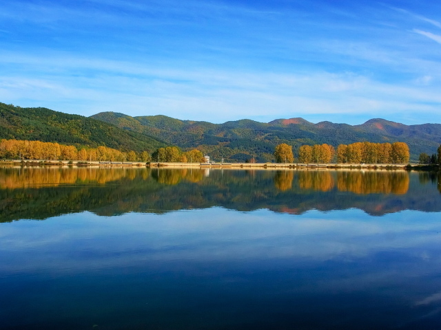 Спокойное озеро