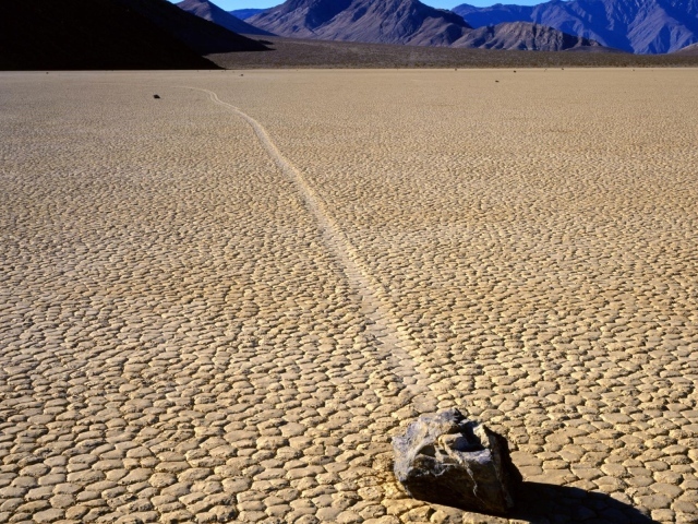 Феномен ползущих камней