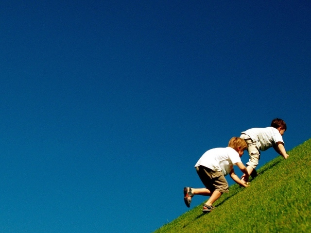 Дети на траве