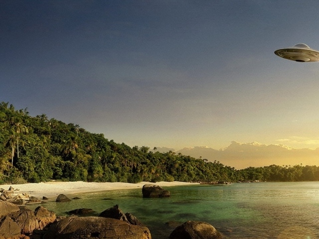 НЛО над пляжем