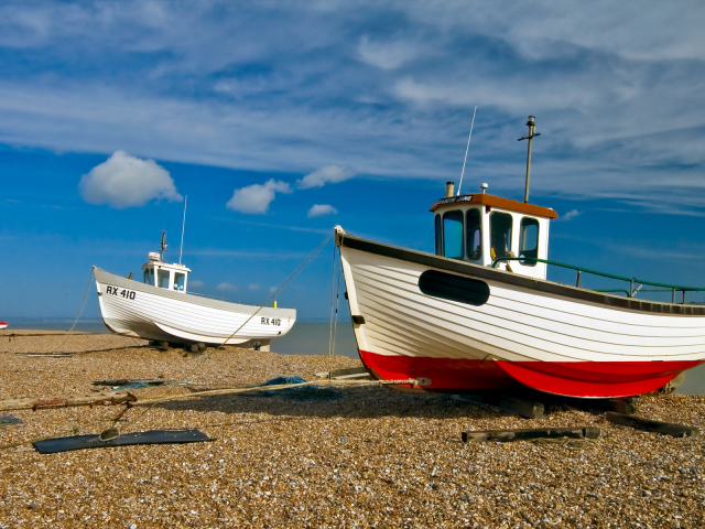 Лодки на берегу