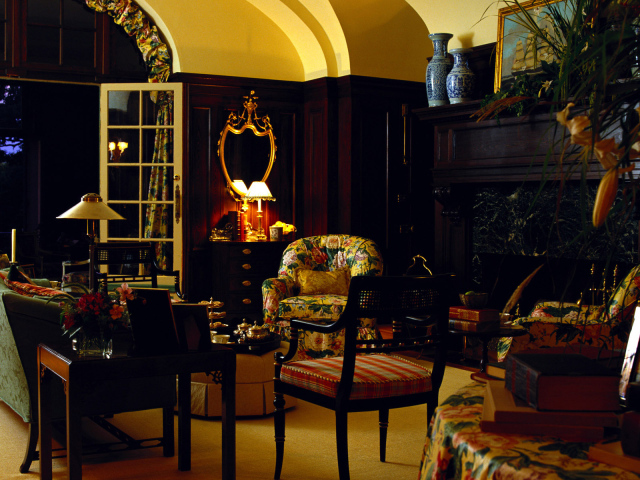 Каминная комната с выходом на террасу