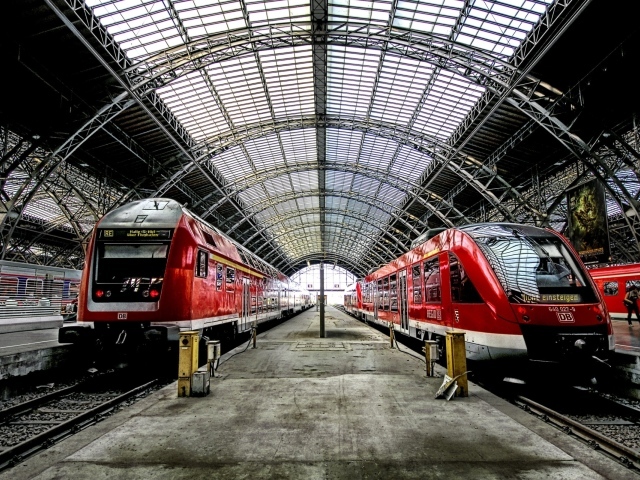 Поезда на станции