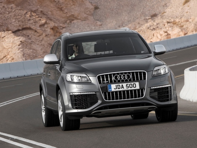 Audi Q7 V12