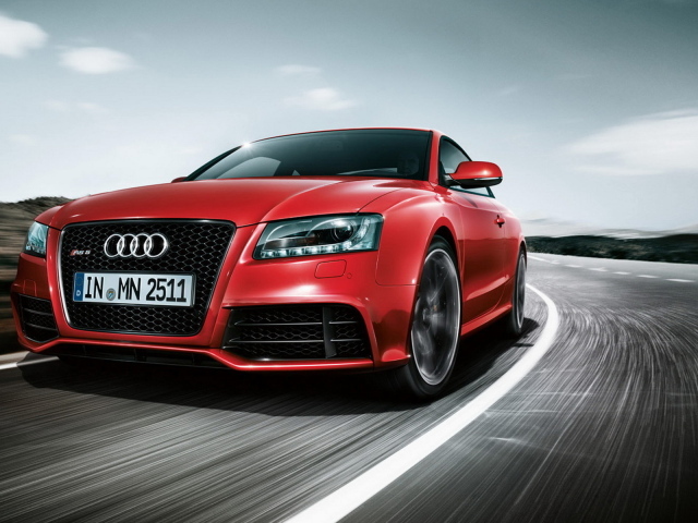 Audi RS5 мчаться на встречу мечтам