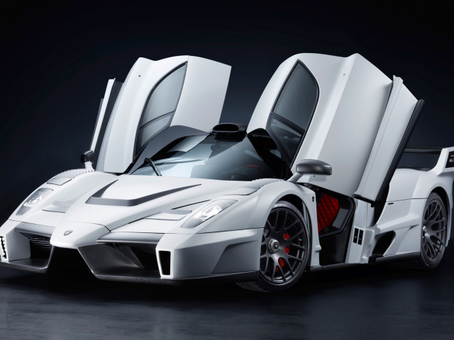 Белая Ferrari Enzo