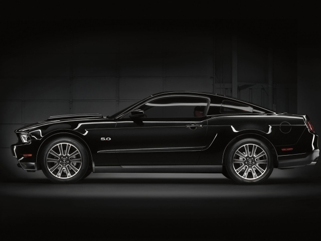 Мощный Mustang GT 5.0
