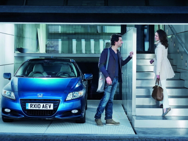 Хонда СR-Z в гараже