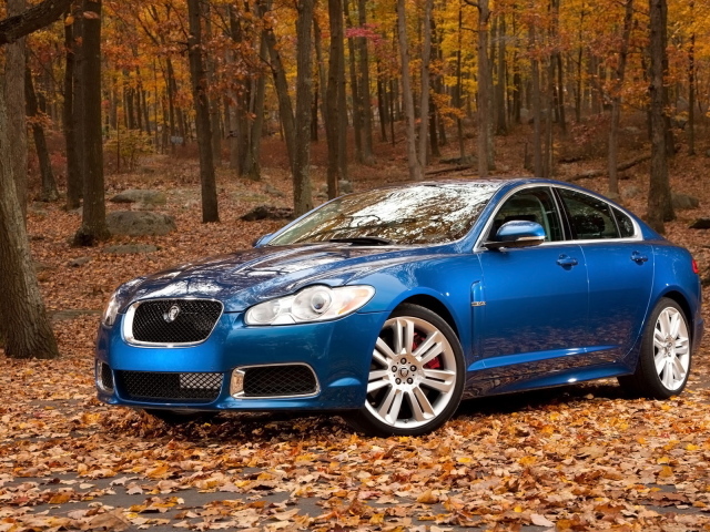 2011-Jaguar-XF
