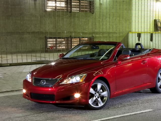 Лексус IS-350C в красном цвете