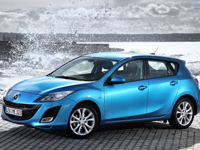 Mazda 3 Hatchback на пристани