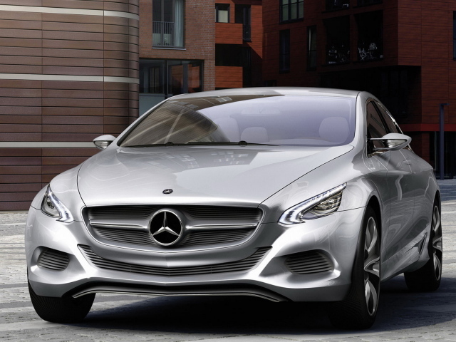 Mercedes Benz F800 Style Concept во дворе