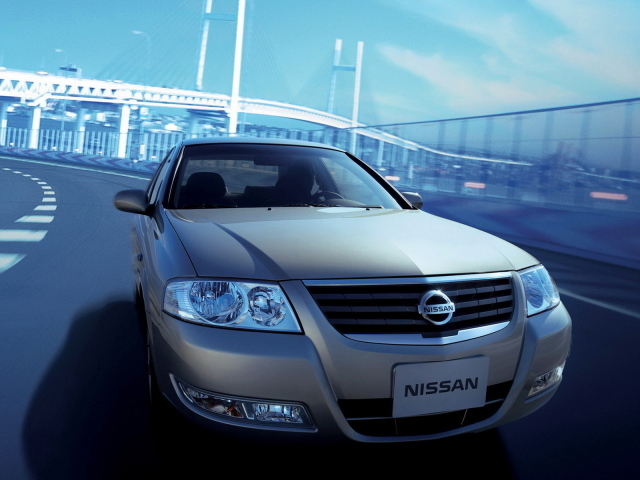 Ниссан Санни в движении
