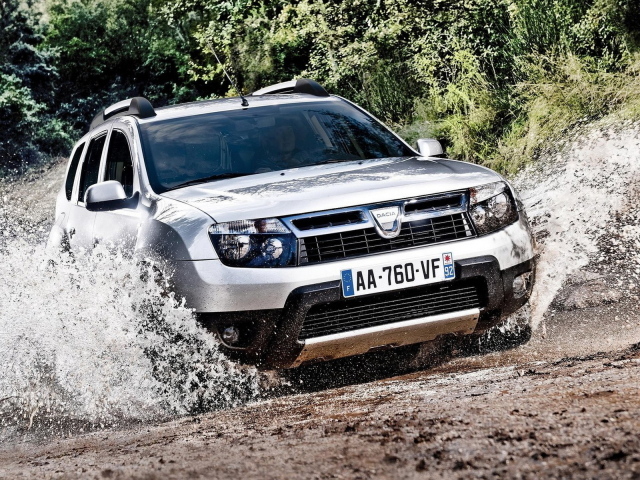 Дасиа Дустер в движении